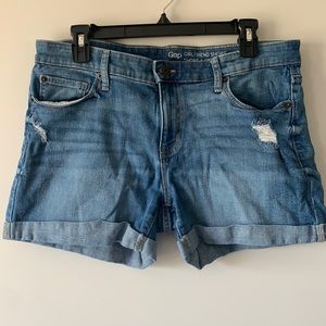 Gap distressed short